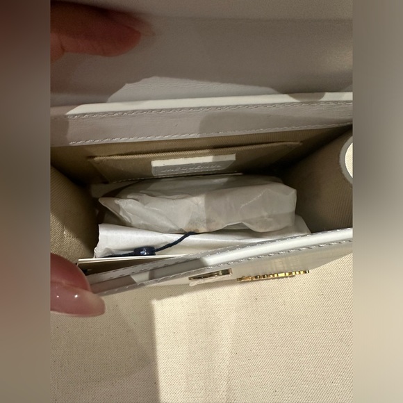 JACQUEMUS
White Les Classiques 'Le Chiquito moyen' Bag - Picture 5 of 5